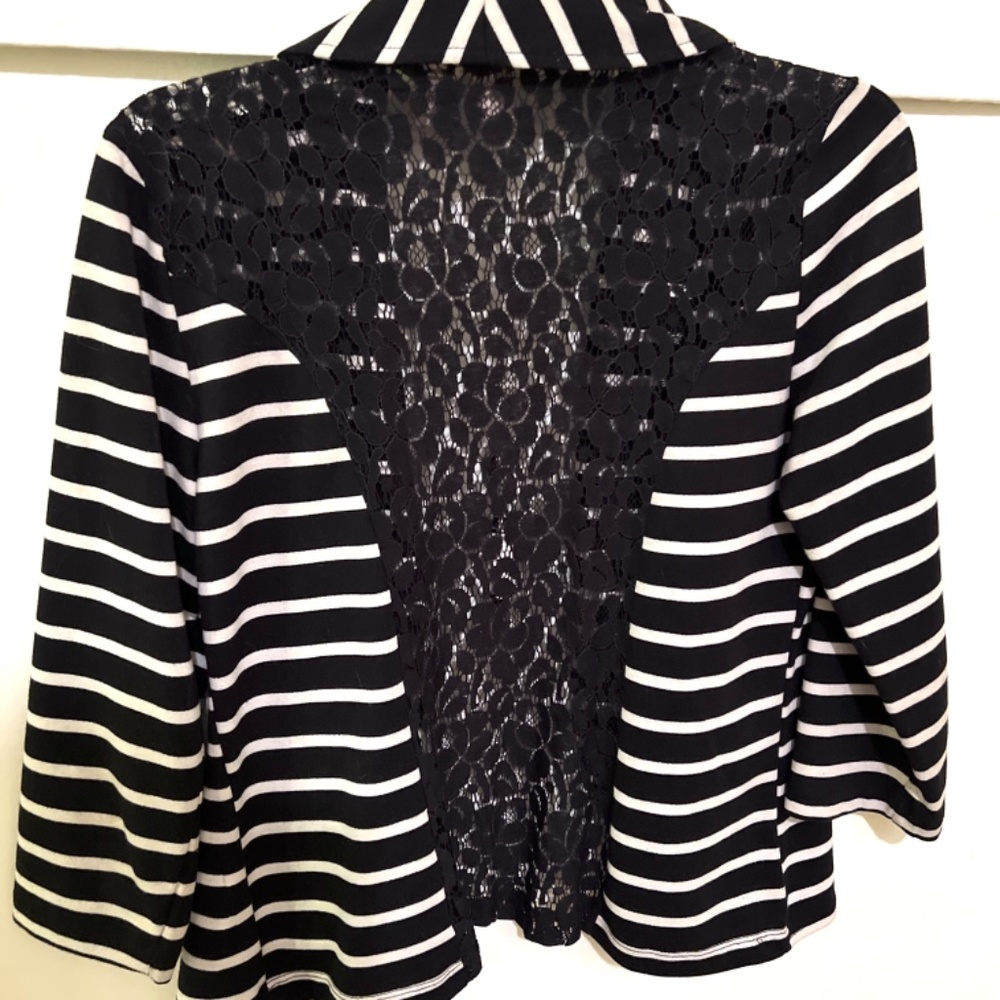 Love on a Hanger 💗 B&W Striped Blazer Style 3/4 Sleeve Coat